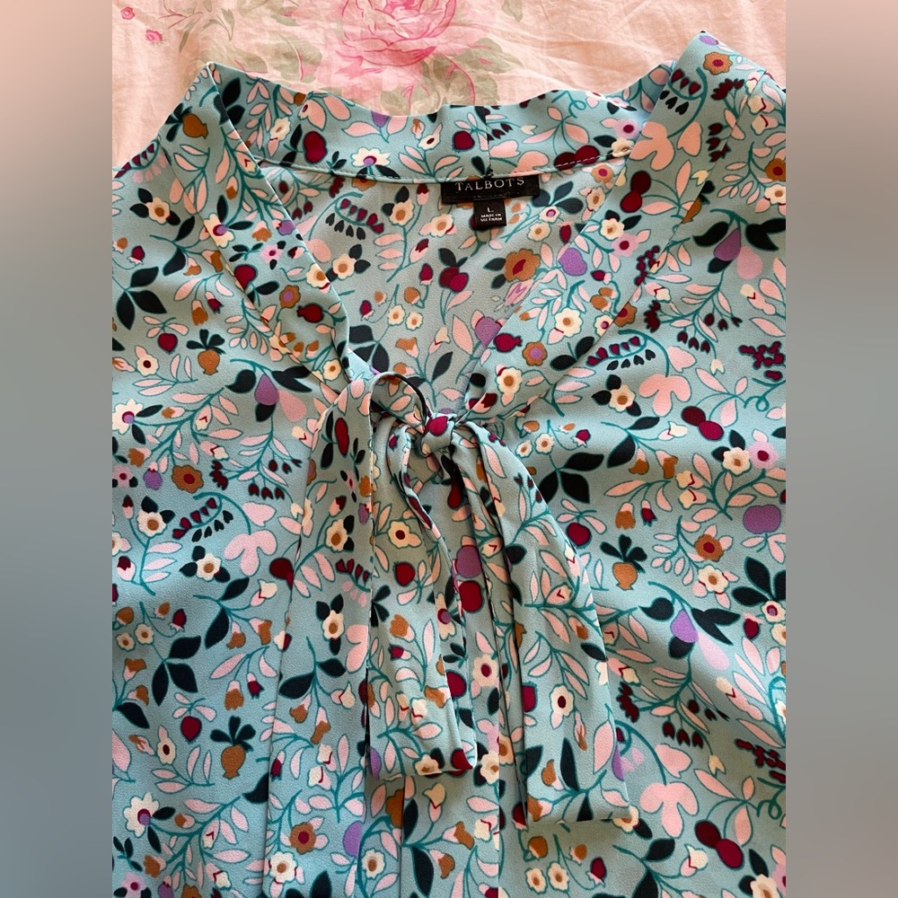 Talbots Size Large Floral Flutter Sleeve Top. - image 3